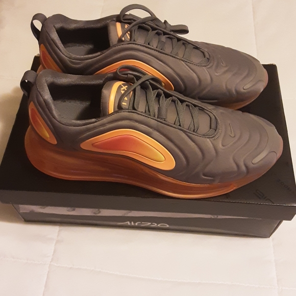Nike Air Max 720s - Picture 2 of 5